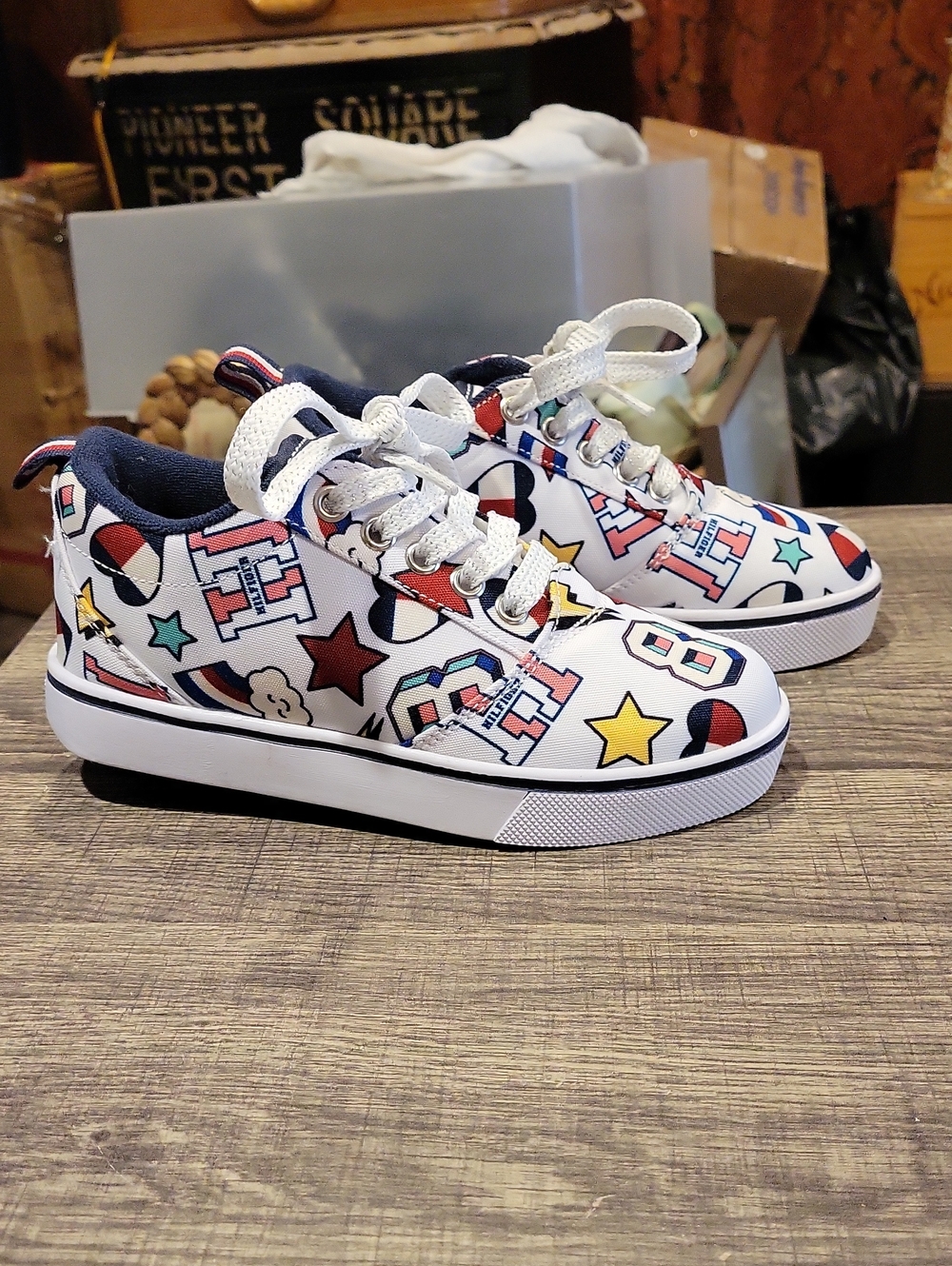 Heelys Tommy Hilfiger Logo Sz.1/ New W/ Out Tags/Sparkle Laces
